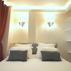 Louvre Opera Classic Chicsuites Paris